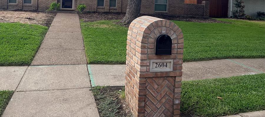 How much does it cost to build a mailbox?